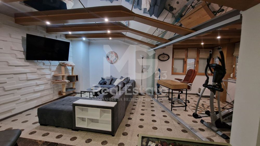 Продава се Тристаен апартамент в Пловдив, Кършияка - 120 кв.м за 2834 €/кв.м - Снимка #1