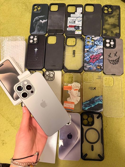 Iphone 15 Pro Max 256 GB Impecabil +17 huse si 2 folii de sticla