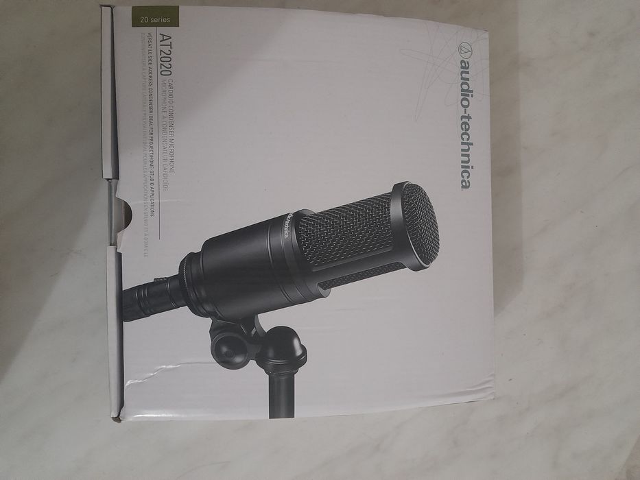 Студийный микрофон Audio-Technica AT2020