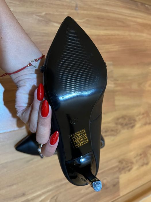 Остри елегантни токчета