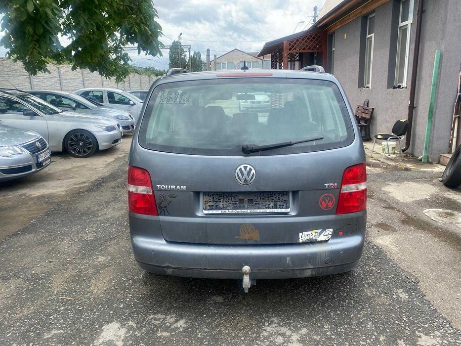 Dezmembrez Volkswagen Touran 2.0 TDi cod AZV an 2006