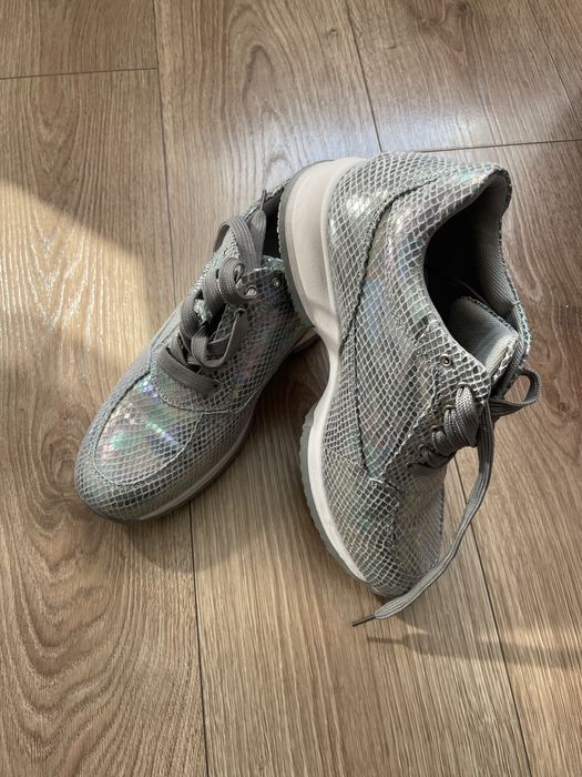 Adidasi dama marimea 40