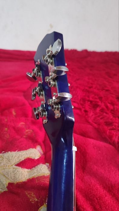 Gitara akustik yangi holatda