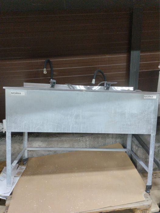 Моечная станция с бортом и краном