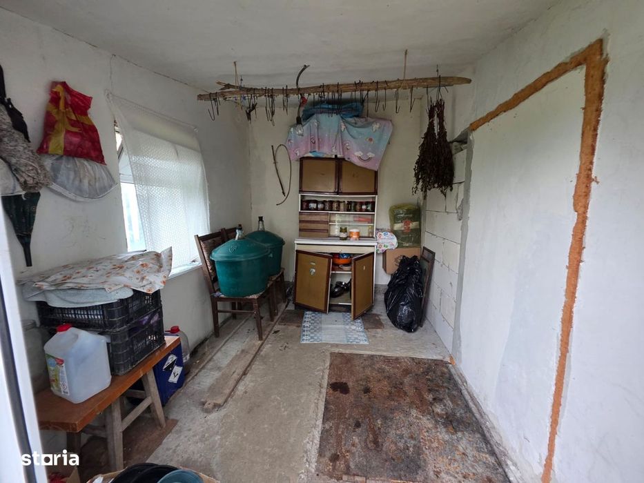 Casă în Horia, cărămidă, teren 1.260 mp, toate utilitățile, 3 camere