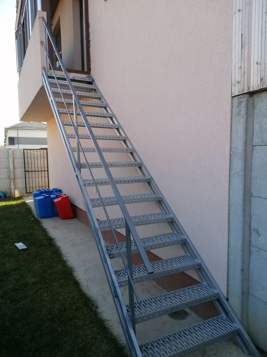 Vindem scări zincate