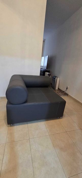 Два фотьойла и кръгла възглавница