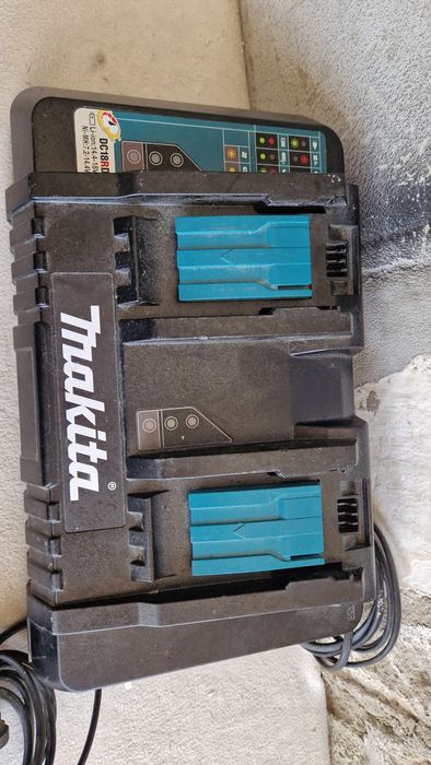 Încărcător dublu  rapid makita