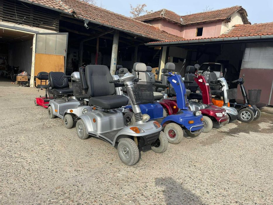 Скутер за трудно подвижни хора или инвалиди