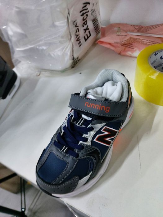 Кроссовки  размеры есть