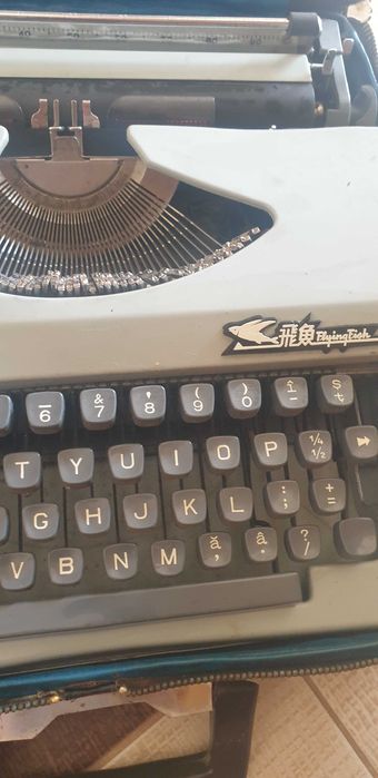 Masina de scris veche