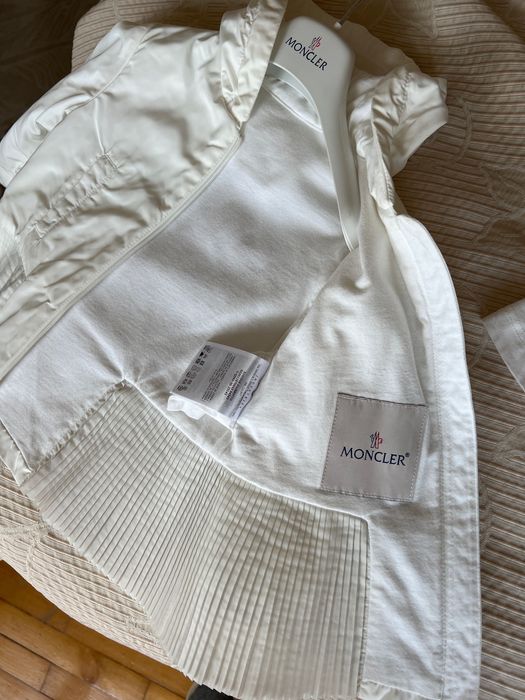 Продавам яке Moncler