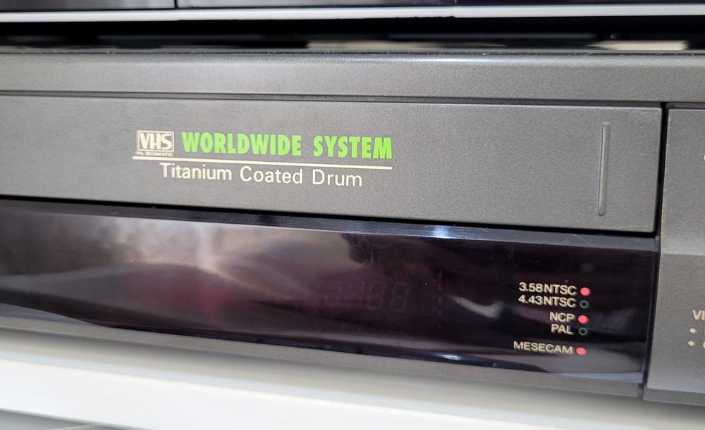Видеомагнитофон Daewoo DVR-8286W titanium