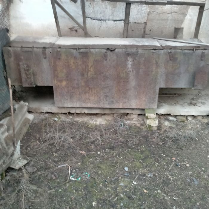 Продам контейнер и железный ящик