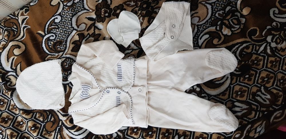 Комбинезон и костюм для новорожденных