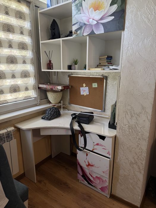 Продам шкаф и стол