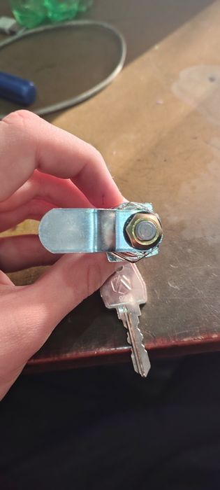 Продаю новые мебельные замки