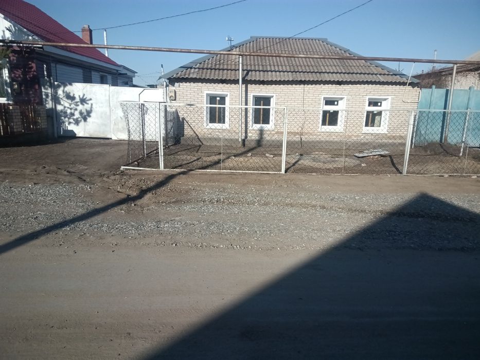 Дом на берегу озера.