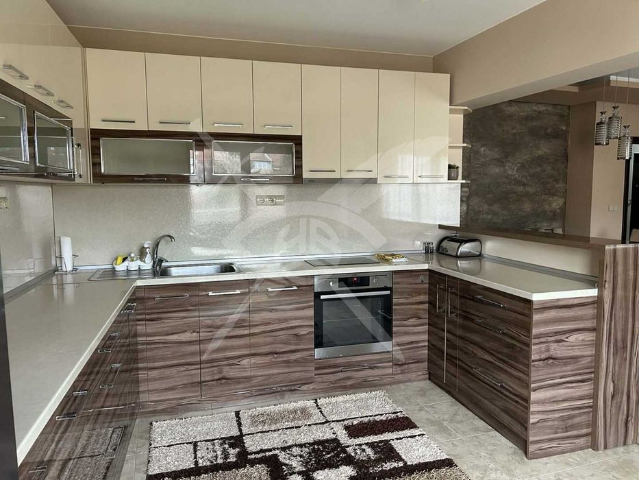 Дава се под наем Тристаен апартамент в София, Витоша - 103 кв.м за 1296.42 € - Снимка #2