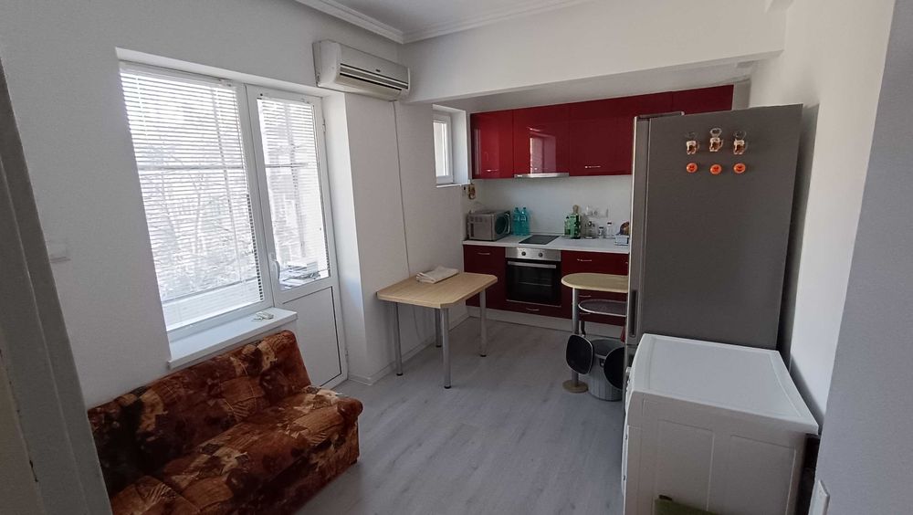 Продава се Тристаен апартамент в Бургас, Център - 90 кв.м за 1247 €/кв.м - Снимка #4