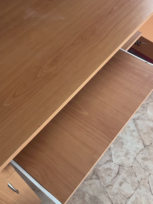 Бюро цвят череша