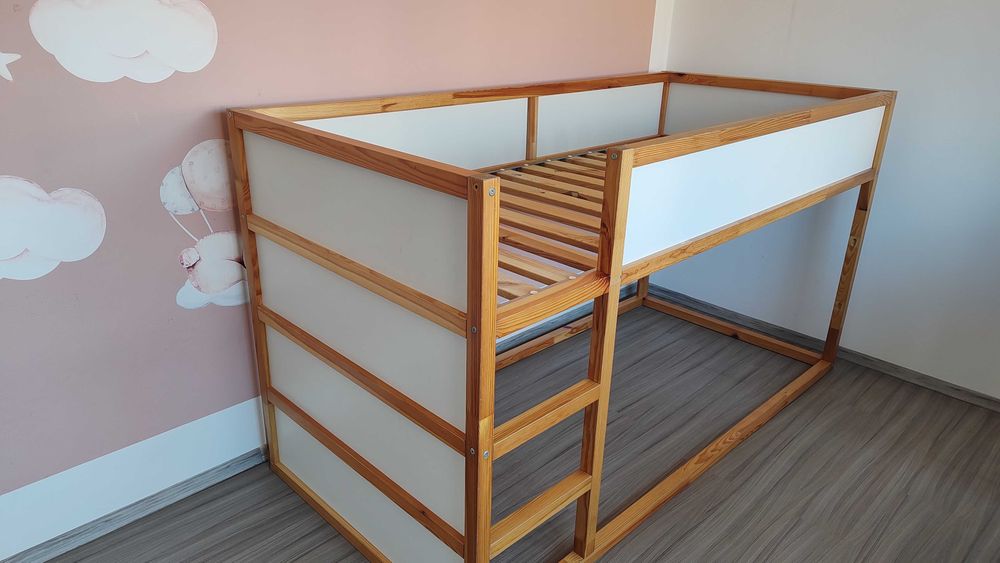Pat copii IKEA KURA reversibil, în stare bună, cu perdea inclusă