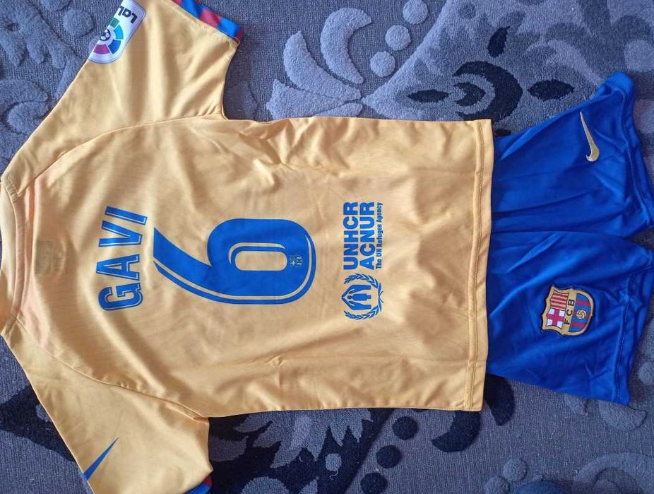 Чисто нов оригинален детски екип на Барселона - Гави