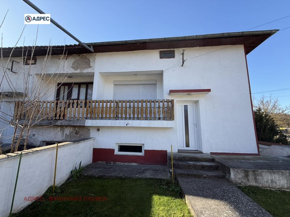 Къща в Плевен, област-с.Буковлък площ 132 цена 134000