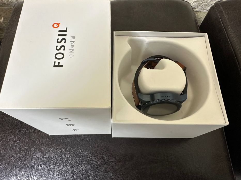 Lot diverse obiecte electronice/accesorii – Marshall, Fossil, iWalk