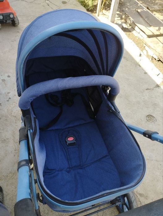 Detskiy kalyaska sotiladi