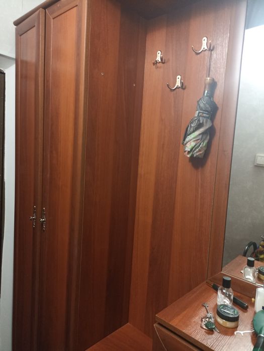 Продам прихожую б/у