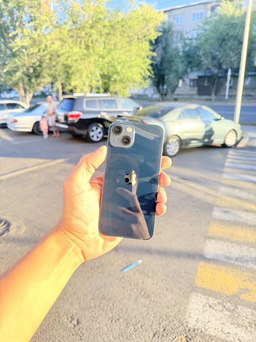 Продам iPhone 13