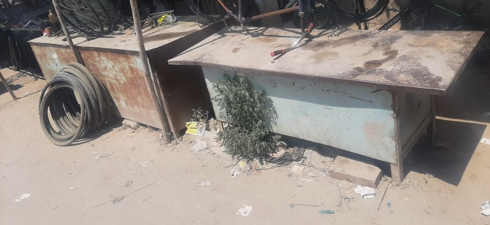 Темир СССР 2шт стол сатылады