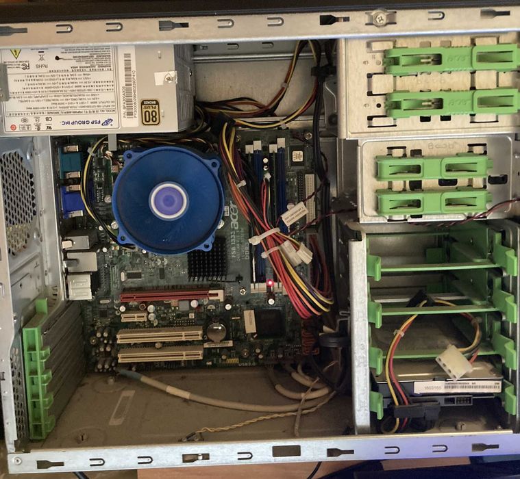 Настолен компютър Acer VERITON M670G