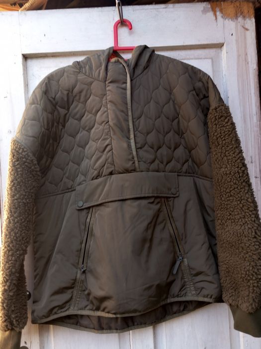 Vând haină verde Zara