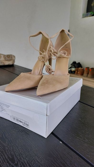 Pantofi crem, 37