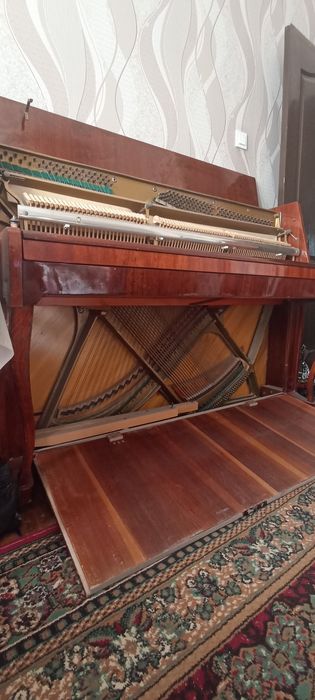 Продается пианино / Piano sotiladi