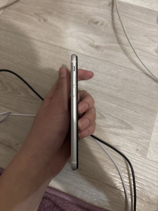 iPhone se 2020 Б/У