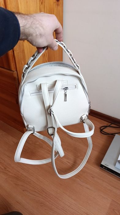 Дамска чанта,тип раничка