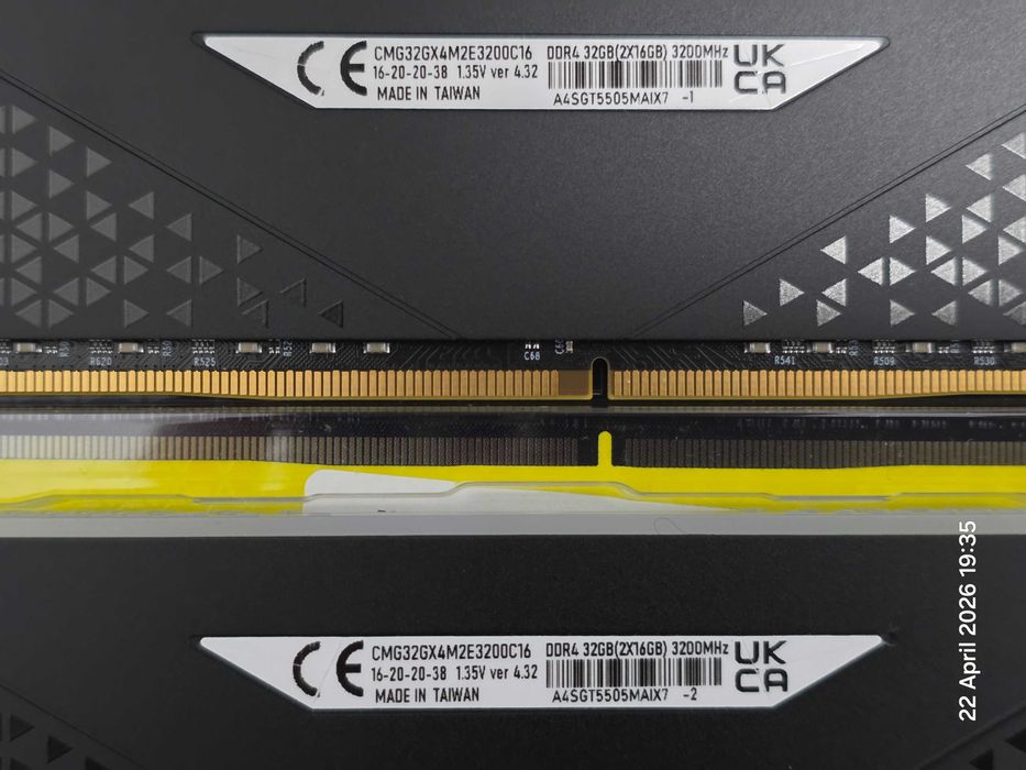 CORSAIR Vengeance RGB 32GB DDR4 (2x16GB), 3200MHz CL16 - CMG32GX4M2E3200C16