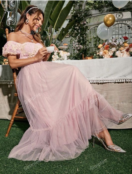 Светло розова миди рокля, с дантела и тюл