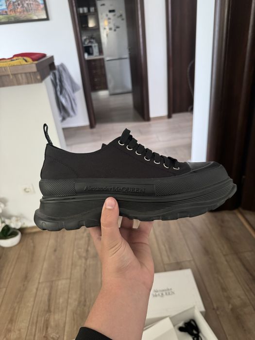 alexander mcqueen tread slick low