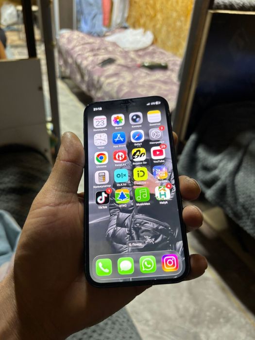 Айфон 12 на 64g акб 80%