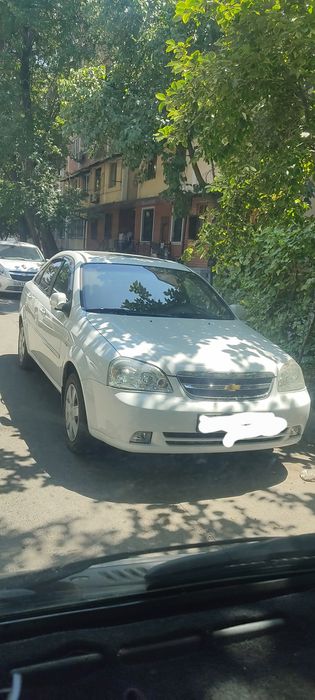 Лассети 1.8 автомат сотилади