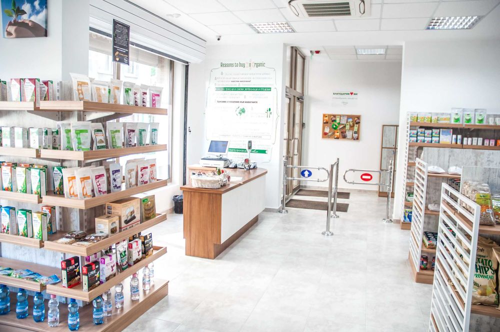 Дизайнерски рафтове/стелажи за магазин Бургас