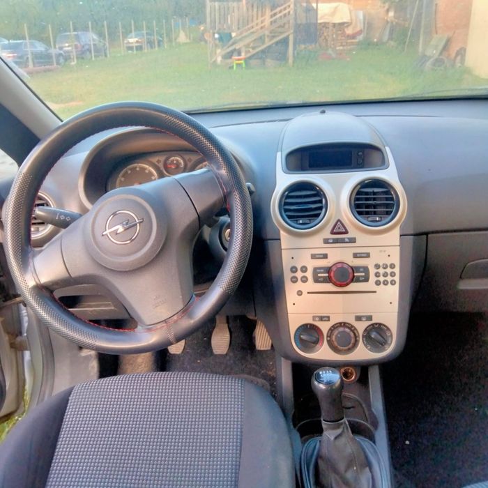 Dezmembrez Opel corsa D 2011