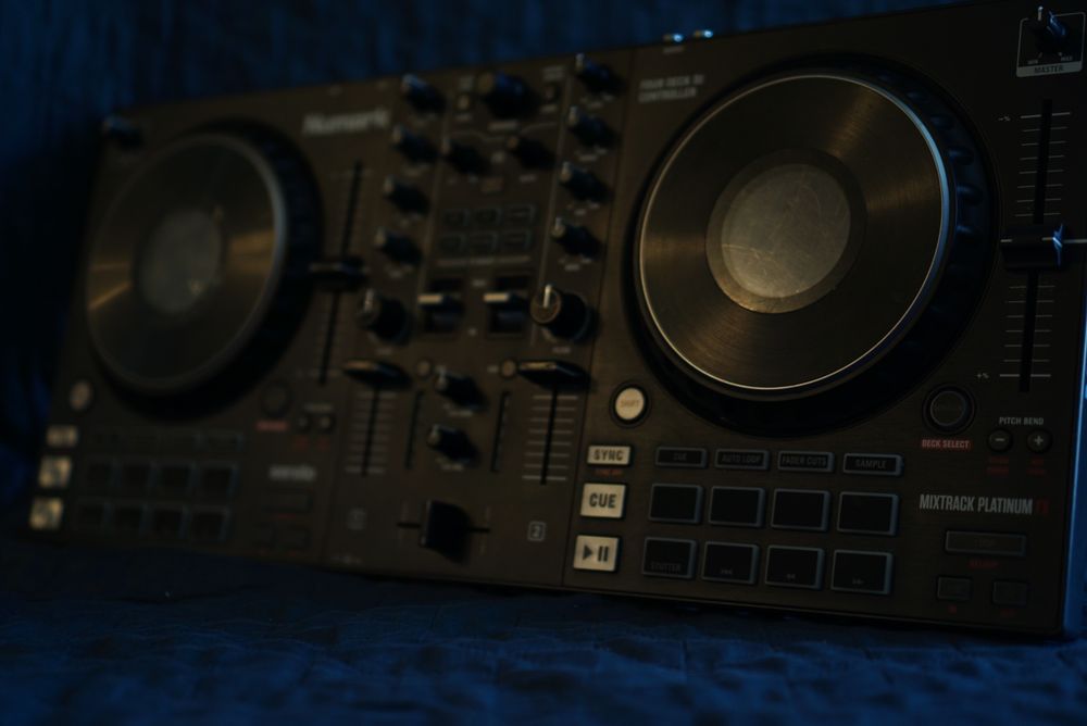 Numark Mixtrack Platinum FX