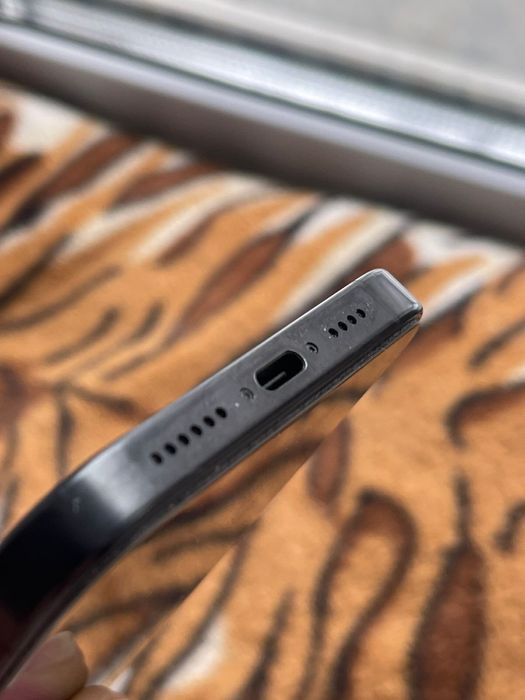 Продам Iphone 16 Pro max батарея 100%