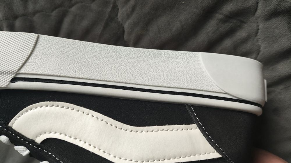 Продам кроссовки vans (дутые)