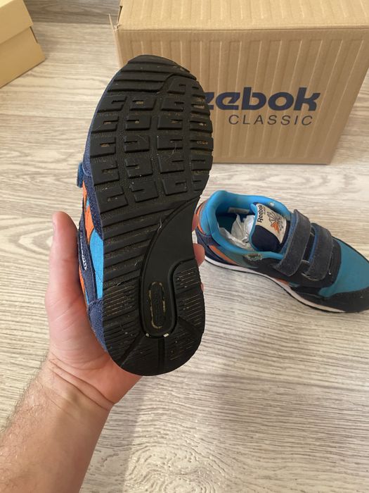 Продам кроссовки